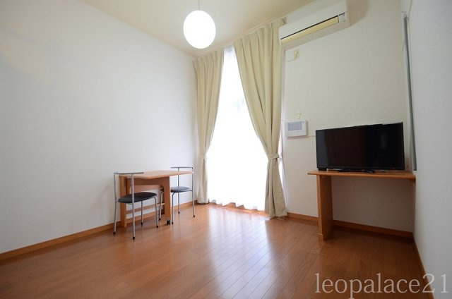 レオパレスコージィーコートの居間・リビング|備品や設備仕様は号室等により異なります現地をご確認下さい。