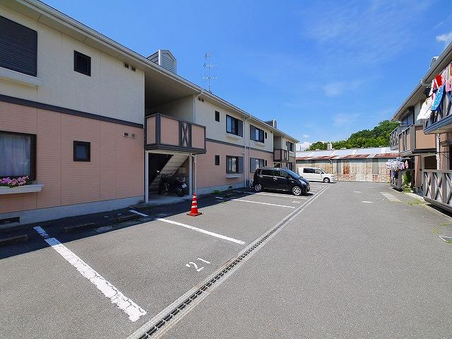 エクセル青垣の駐車場|駐車場があるので、車を買う予定の方も安心です