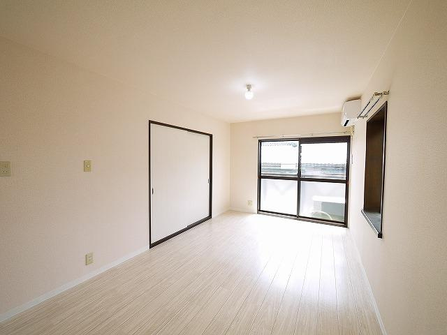 エクセル青垣の洋室|過ごしやすい室内です