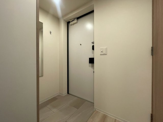 コンフォリア・リヴ本町WEST　Qの玄関