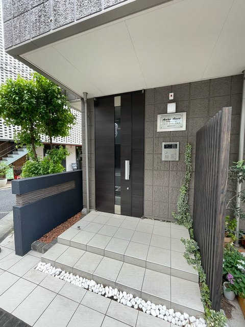 アゼリア　コート　下北沢のエントランス|オートロック付きのエントランス