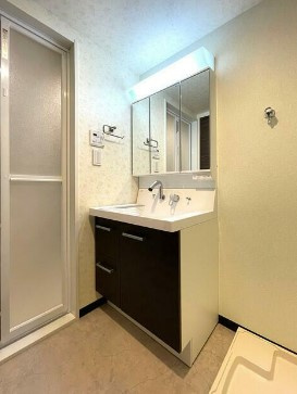 【設備】 | シェル中野弥生町 | 室内洗濯機置き場。