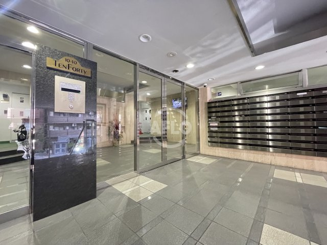 テン・フォーティー　日吉小学校のエントランス|テン・フォーティー　エントランス