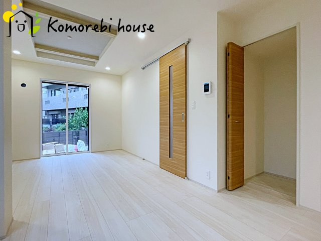 さいたま市大宮区堀の内町2丁目　2期　新築一戸建て　ブルーミングガーデン　04の居間・リビング|撮影：'25/10/31