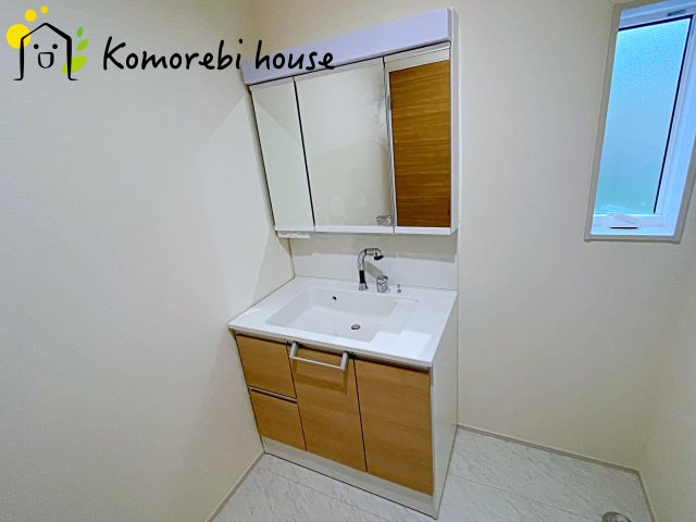 さいたま市大宮区堀の内町2丁目　2期　新築一戸建て　ブルーミングガーデン　04の独立洗面台|撮影：'25/10/31