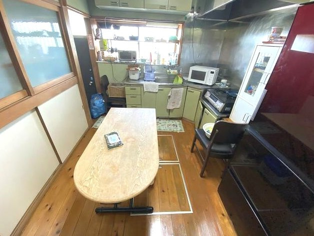 茂原市本納　平家中古戸建のキッチン|敷地約135坪 芝のお庭でドックランやバーベキューが可能です ５DK平家内外リフォーム履歴あり