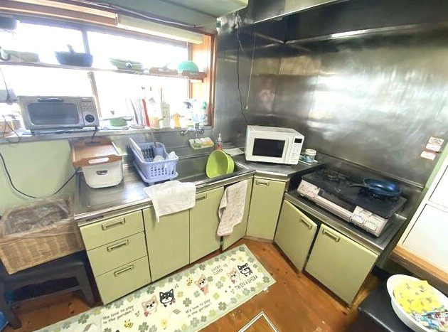 茂原市本納　平家中古戸建のキッチン|敷地約135坪 芝のお庭でドックランやバーベキューが可能です ５DK平家内外リフォーム履歴あり
