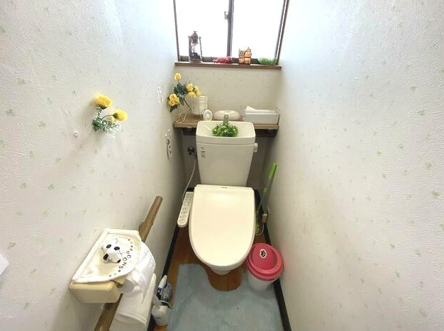 茂原市本納　平家中古戸建のトイレ|敷地約135坪 芝のお庭でドックランやバーベキューが可能です ５DK平家内外リフォーム履歴あり