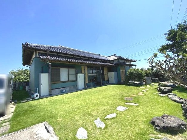 茂原市本納　平家中古戸建の庭|敷地約135坪 芝のお庭でドックランやバーベキューが可能です ５DK平家内外リフォーム履歴あり
