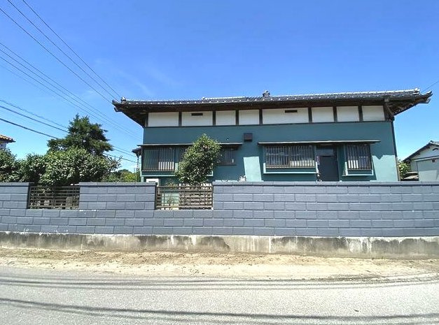 茂原市本納　平家中古戸建の外観|敷地約135坪 芝のお庭でドックランやバーベキューが可能です ５DK平家内外リフォーム履歴あり