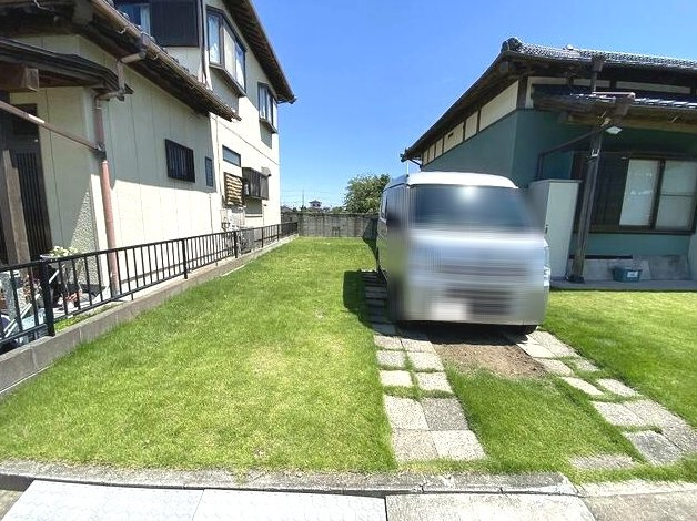 茂原市本納　平家中古戸建の庭|敷地約135坪 芝のお庭でドックランやバーベキューが可能です ５DK平家内外リフォーム履歴あり