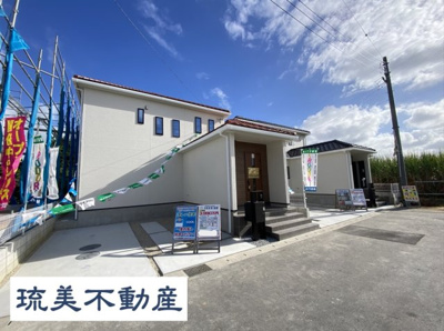 【外観】 | うるま市前原（全4棟）2号棟 | 2号棟　並列駐車2台可♪