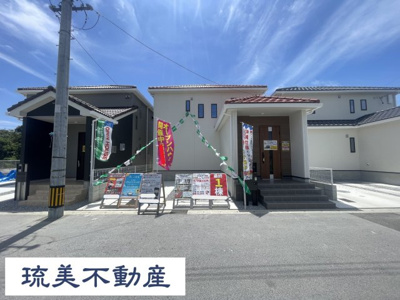【外観】 | うるま市前原（全4棟）ラスト2号棟 | 2号棟　並列駐車2台可♪