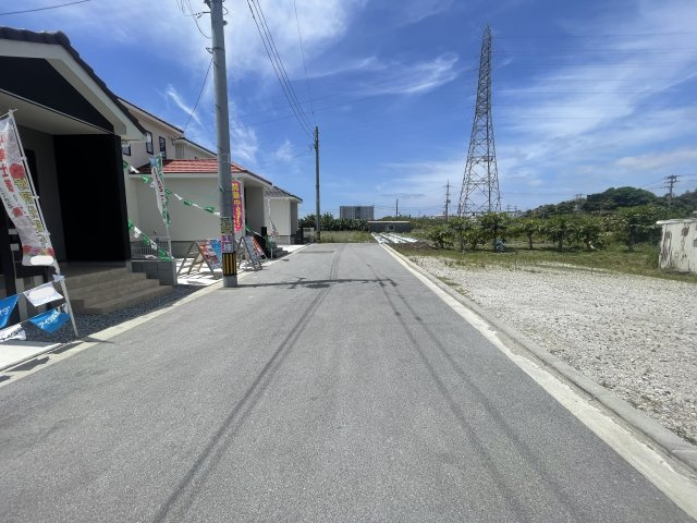 うるま市前原（全4棟）ラスト2号棟の前面道路含む現地写真|※北西側6m♪