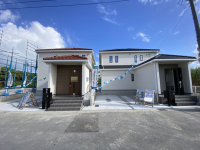 【外観】 | うるま市前原（全4棟）2号棟 | 2号棟　並列駐車2台可♪