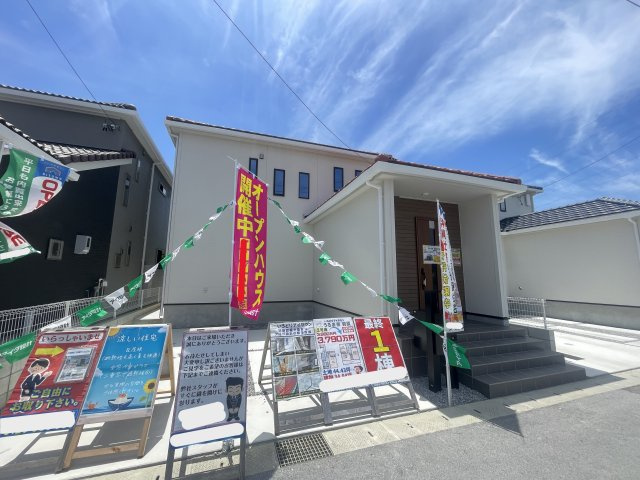 うるま市前原（全4棟）ラスト2号棟の外観|2号棟　並列駐車2台可♪