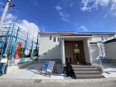 【外観】 | うるま市前原（全4棟）2号棟 | 2号棟　並列駐車2台可♪