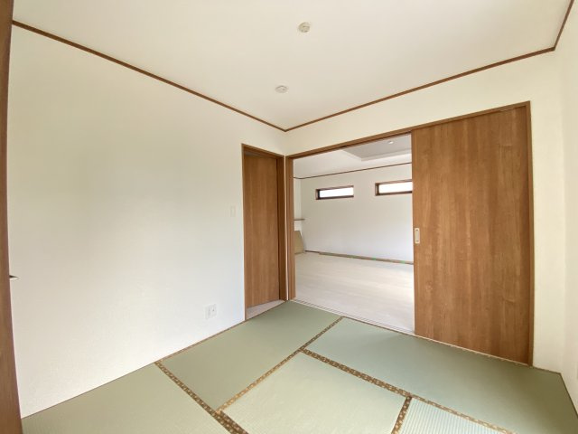うるま市前原（全4棟）ラスト2号棟の和室|2号棟　和室5.16帖＋収納付き♪