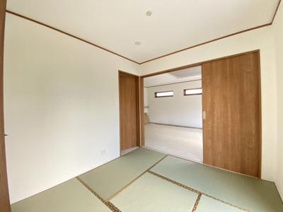 【和室】 | うるま市前原（全4棟）ラスト2号棟 | 2号棟　和室5.16帖＋収納付き♪