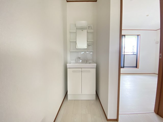 うるま市前原（全4棟）ラスト2号棟の独立洗面台|2号棟　2階洗面台付き♪