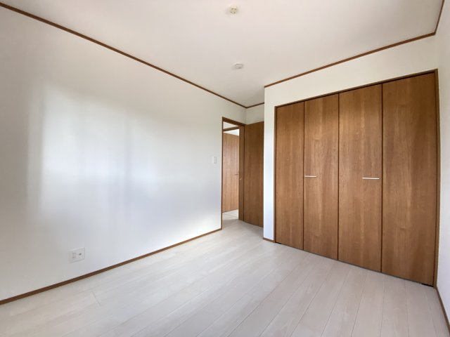 うるま市前原（全4棟）ラスト2号棟の洋室|2号棟　洋室5.33帖＋CL付き♪