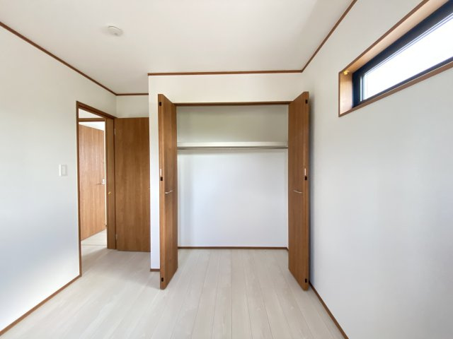 うるま市前原（全4棟）ラスト2号棟の収納|2号棟　洋室5.33帖＋CL付き♪