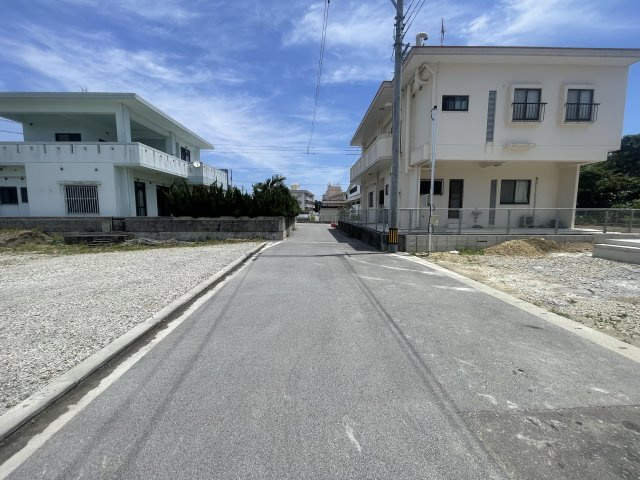うるま市前原（全4棟）ラスト2号棟の前面道路含む現地写真|※北西側6m♪