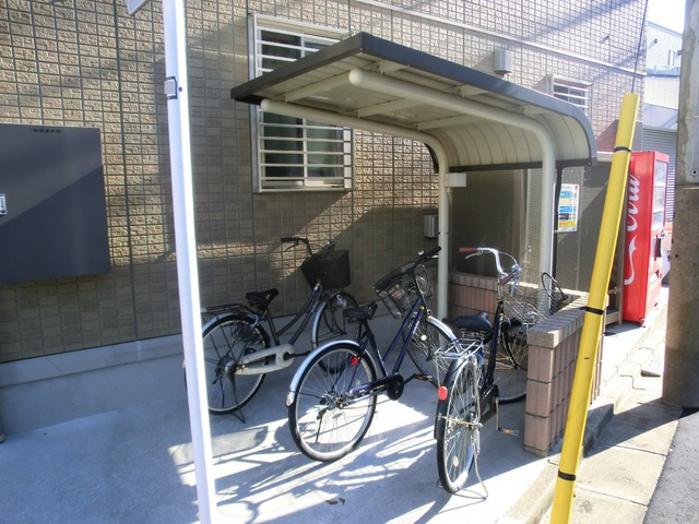 グランモアⅡのその他共用部分|屋根つきの駐輪スペースです！