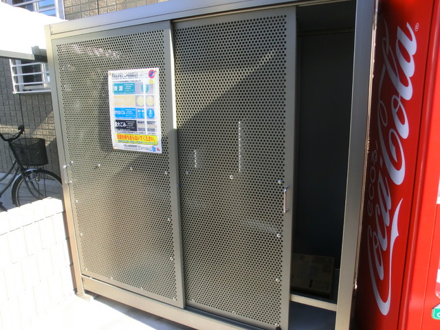 グランモアⅡのその他共用部分|扉付きのゴミ置き場です♪