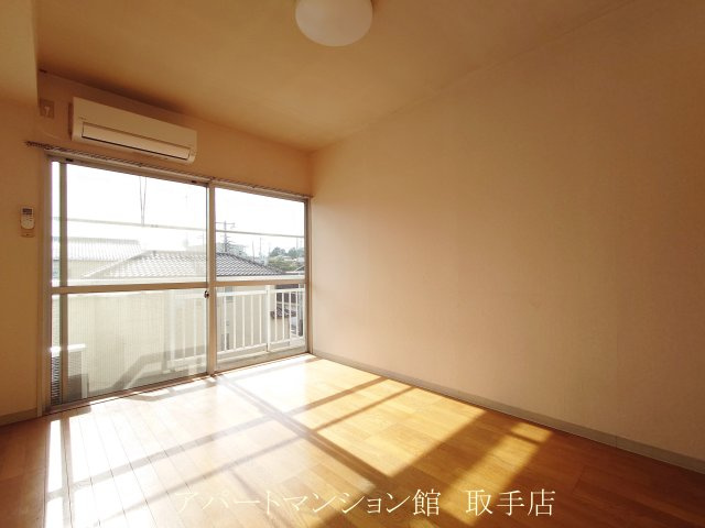 ハイツサンサン林の洋室