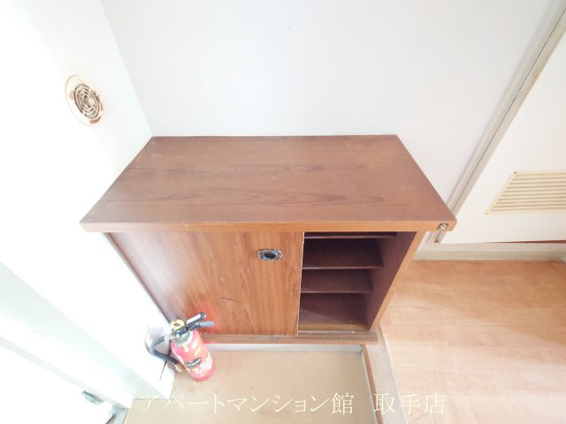 ハイツサンサン林の玄関