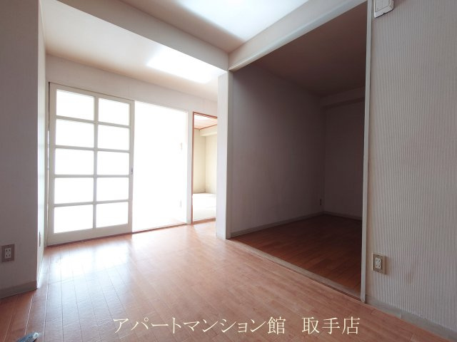 ハイツサンサン林の居間・リビング