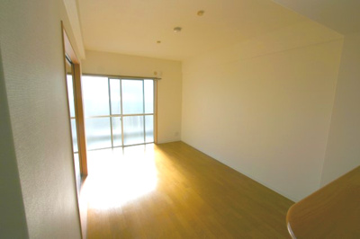 【居間・リビング】 | 岡町グリーンハイツ | ※同タイプの写真となり、実際のお部屋とは異なる場合があります