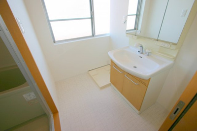 【洗面所】 | 岡町グリーンハイツ | ※同タイプの写真となり、実際のお部屋とは異なる場合があります