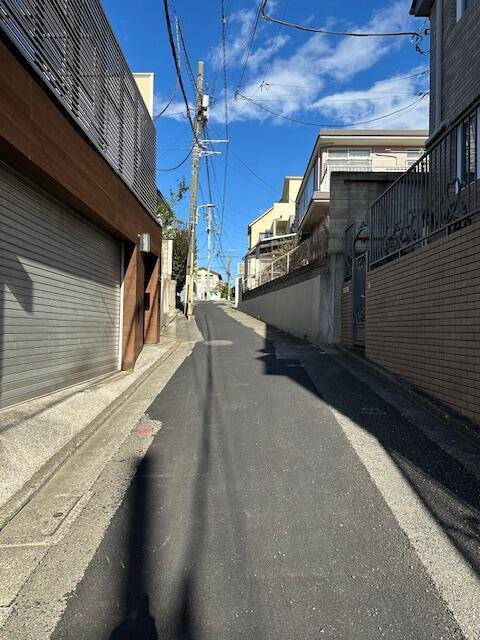 大田区上池台３丁目の中古一戸建の前面道路含む現地写真|前面道路まで30m 