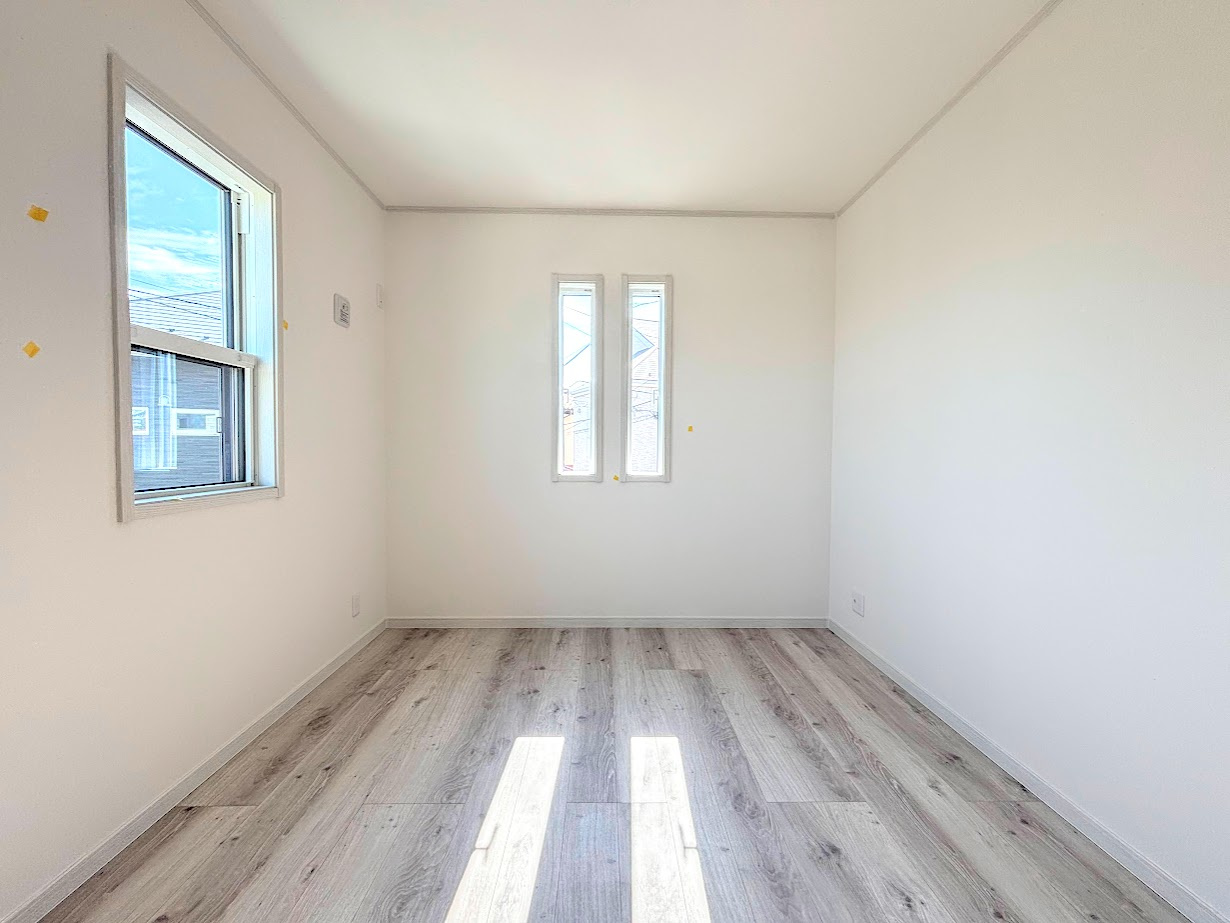 戸塚区前田町　新築戸建ての洋室|◆子どものスタディ空間として、あるいは書斎やホビールームとして生活スタイルに合わせて使えるプライベートルーム。居心地のいい落ち着いたインテリアが似合います。
