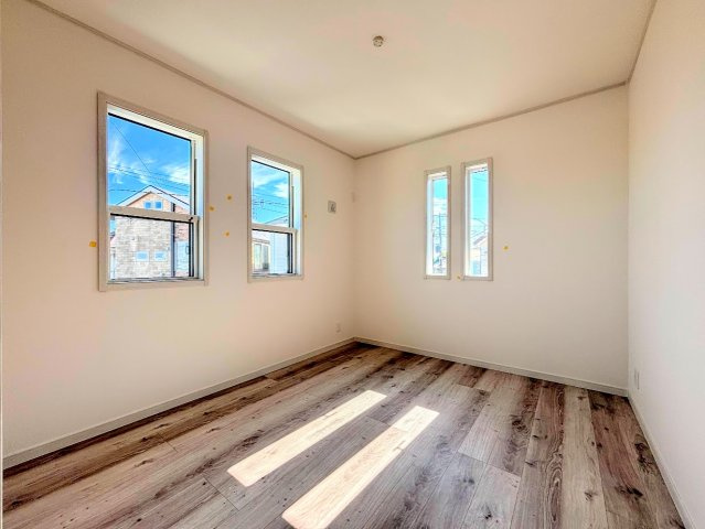 戸塚区前田町　新築戸建ての洋室|◆感性を育むプライベートルームはシンプルでスマートな空間。好みの空間で読書をしたり、音楽を聞いたりと一人の時間も充実したものにできます。
