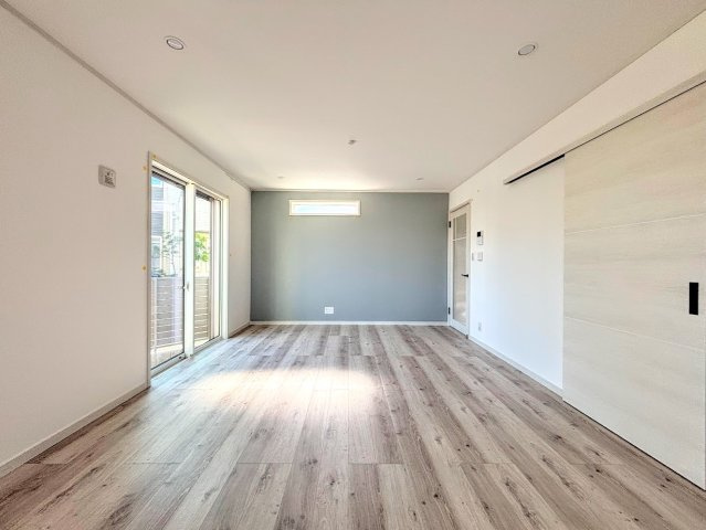 戸塚区前田町　新築戸建ての居間・リビング|◆リビングは一日中太陽の光が射し込みます。家族が集まる空間は、自然と笑顔が溢れます！
