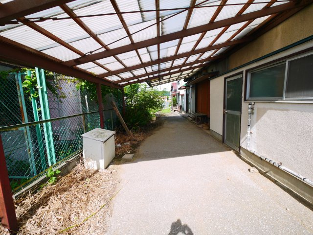 東金市東新宿　中古店舗付戸建の駐車場|国道126号店舗付住宅住宅 敷地約152坪 都市ガス上下水駐車6台可能 JR東金線東金駅徒歩約11分