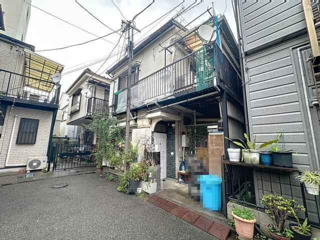 大田区東糀谷１丁目の中古一戸建の前面道路含む現地写真|軽自動車限定の車庫があります 