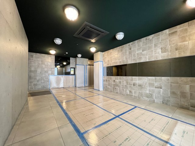 WORVE大阪本町のロビー