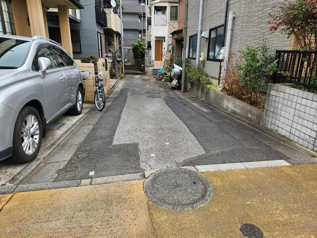 葛飾区鎌倉１丁目の中古一戸建の前面道路含む現地写真| 