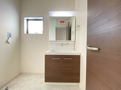 【独立洗面台】 | うるま市江洲（全4棟）ラスト3号棟 | 3号棟　三面鏡付き洗髪洗面化粧台♪
