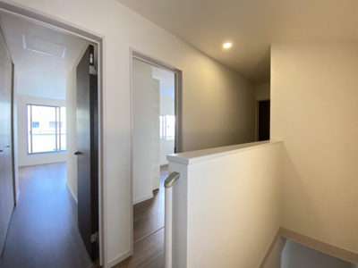 【内装】 | うるま市江洲（全4棟）ラスト3号棟 | 3号棟　2階ホール収納付き♪