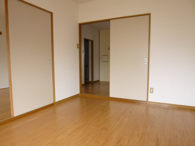 ニューシティK＆Eの洋室