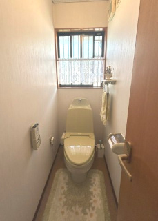 和泉市いぶき野2丁目戸建のトイレ|2階トイレ