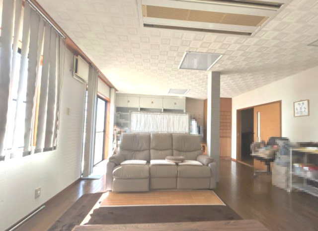 和泉市いぶき野2丁目戸建の居間・リビング|約17.0帖