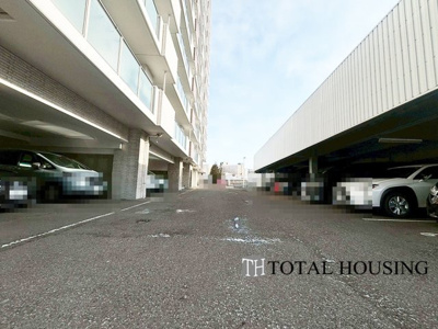 【周辺】 | クルーザーバレー札幌プレミアム | 平面駐車場と自走式駐車場です。