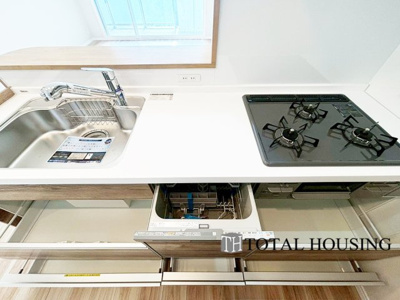 【キッチン】 | クルーザーバレー札幌プレミアム | 食器洗浄乾燥機付きで毎日の家事の時間を短縮することでき、プライベート時間やご家族との時間をより一層充実させることができます。光熱費も安くなり一石二鳥ですね♪