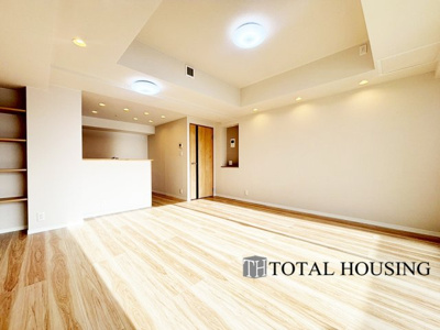 【居間・リビング】 | クルーザーバレー札幌プレミアム | オープンでのびやかな空間を生み出す、こだわりの広がりとゆとり。家族と過ごす時間を大切にしたい方にぴったりの明るくゆとりある住空間です。